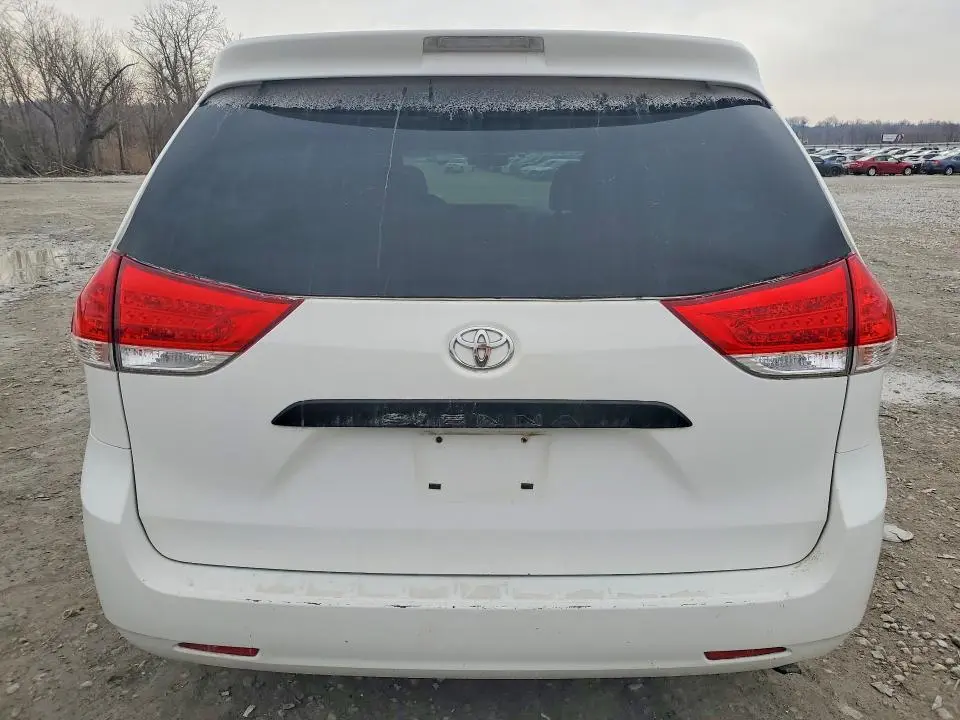 2011 TOYOTA SIENNA BASE  