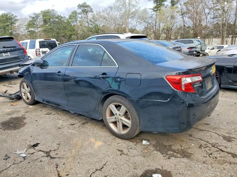 2014 TOYOTA CAMRY SE  