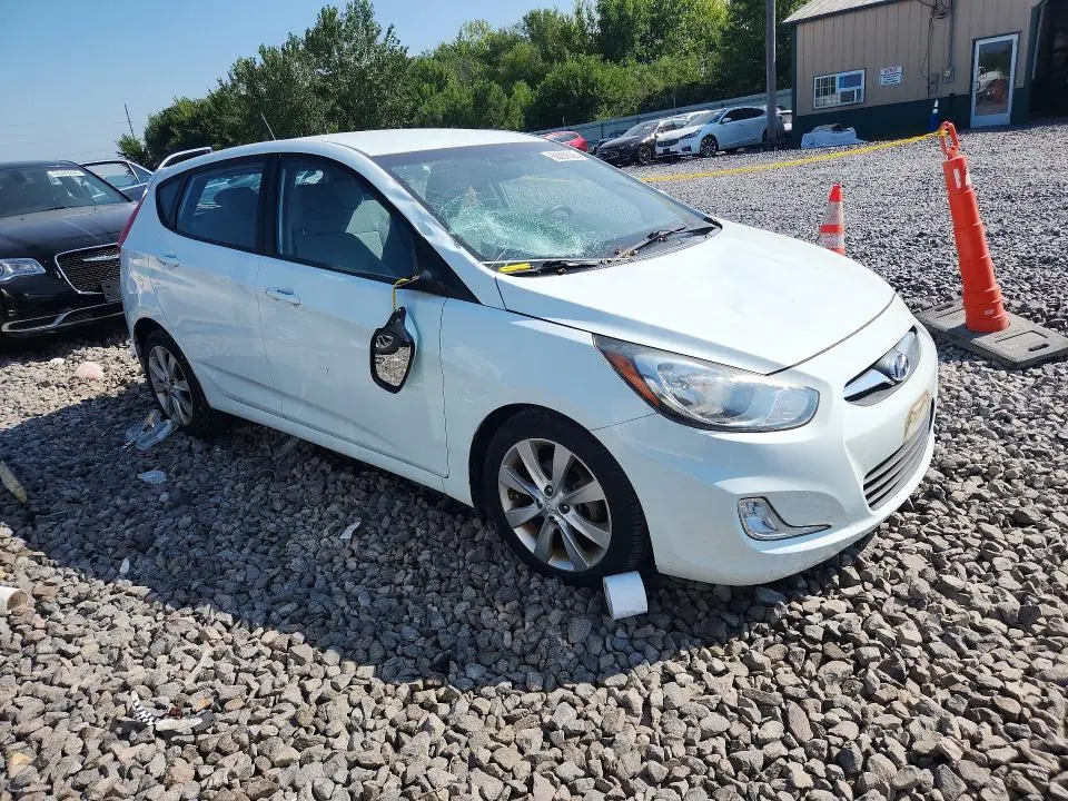2012 HYUNDAI ACCENT SE  