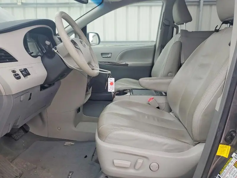 2012 TOYOTA SIENNA XLE  