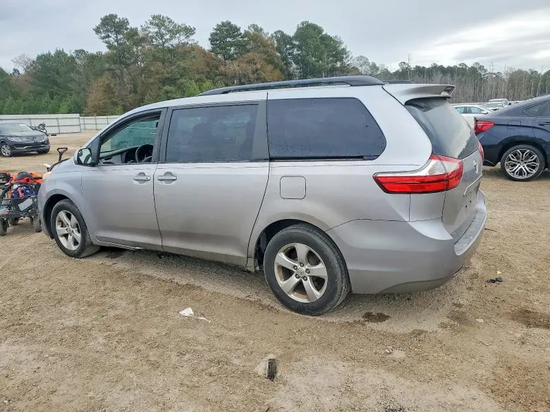 2017 TOYOTA SIENNA LE  