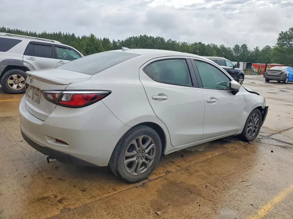 2019 TOYOTA YARIS LE  