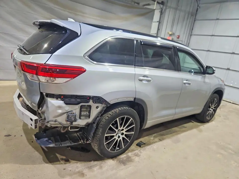 2018 TOYOTA HIGHLANDER SE  