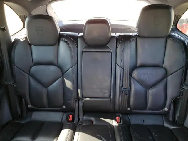 2017 PORSCHE CAYENNE   