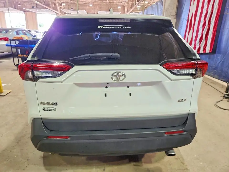 2022 TOYOTA RAV4 XLE  