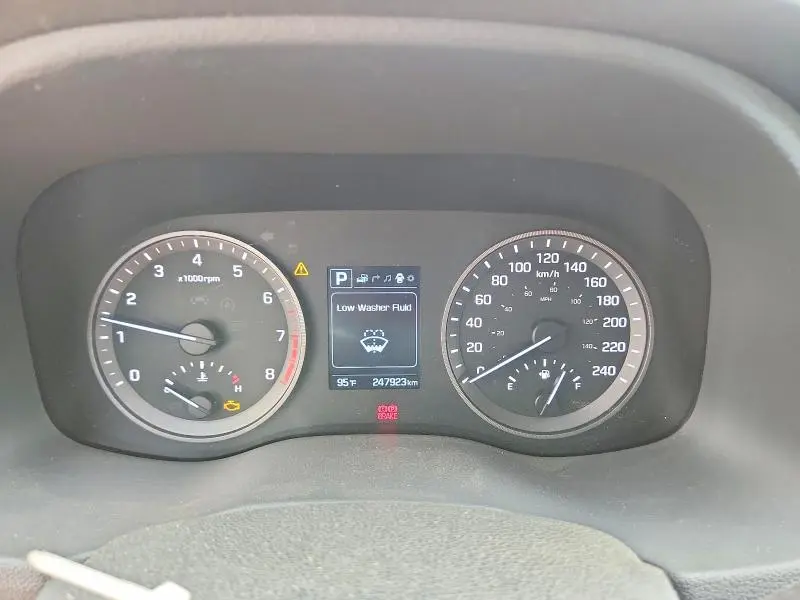 2016 HYUNDAI TUCSON SE  