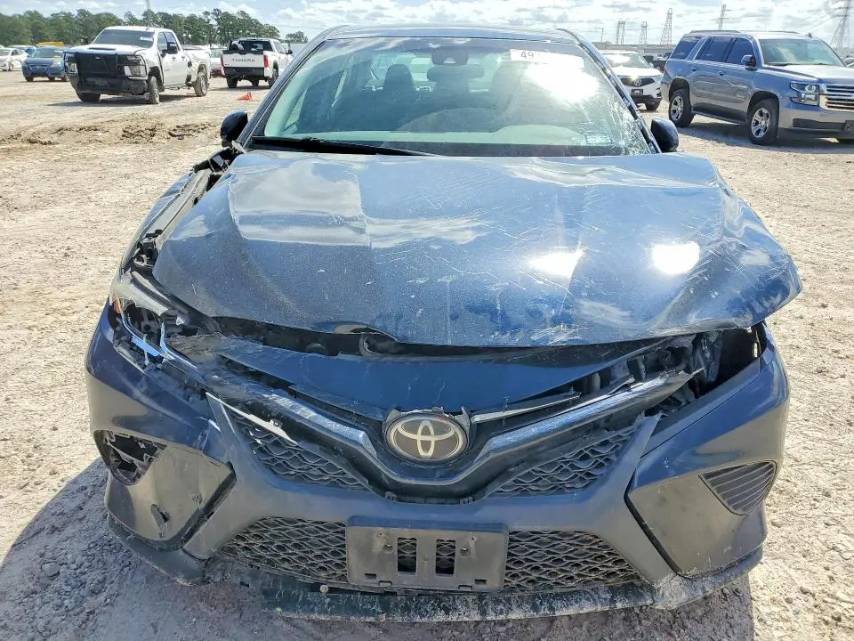 2018 TOYOTA CAMRY SE  