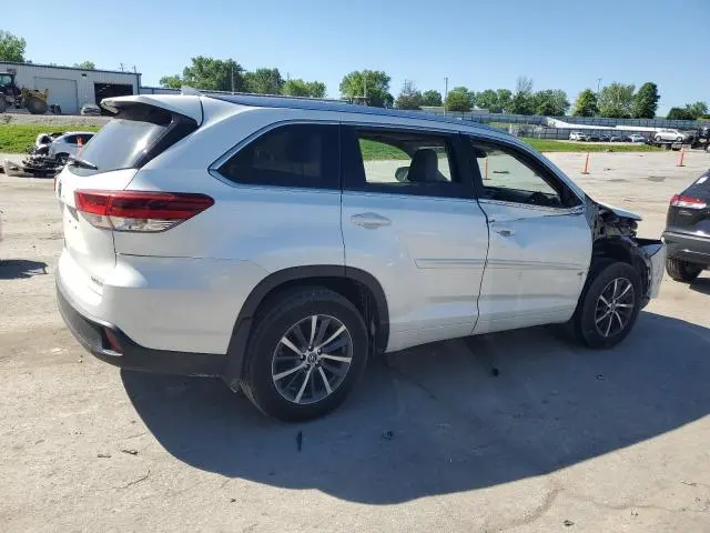 2017 TOYOTA HIGHLANDER SE  