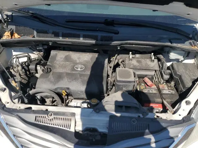 2012 TOYOTA SIENNA XLE  