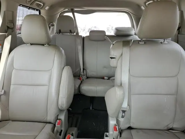 2020 TOYOTA SIENNA LE