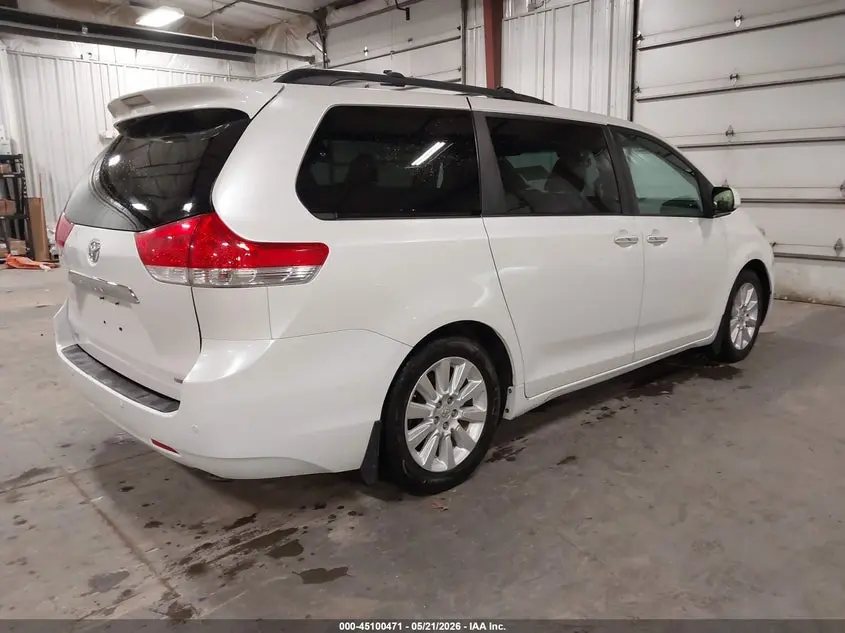 2011 TOYOTA SIENNA LIMITED V6