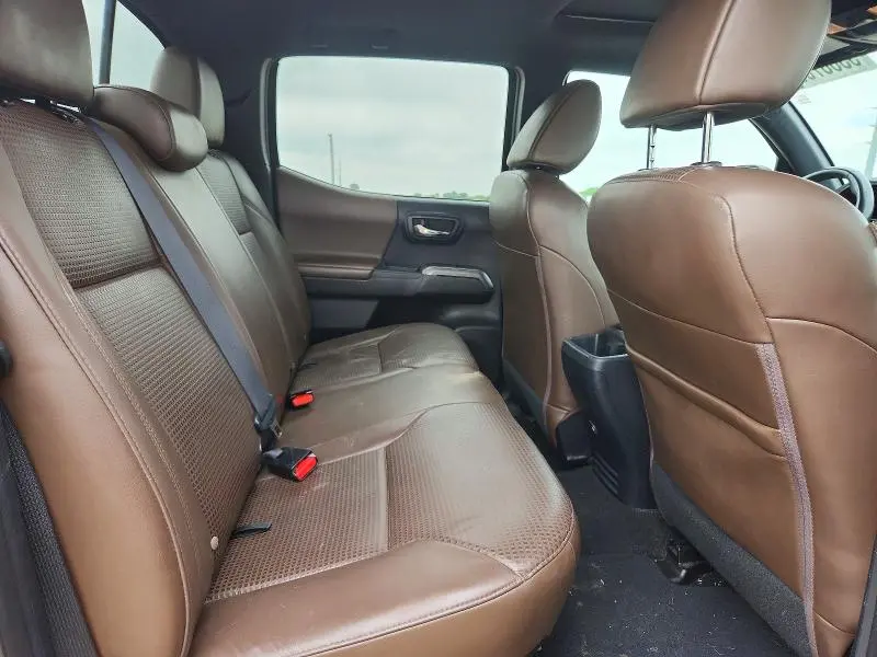 2017 TOYOTA TACOMA LIMITED  