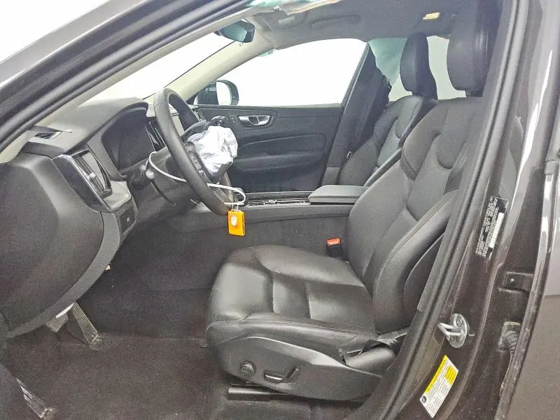 2025 VOLVO XC60 CORE  