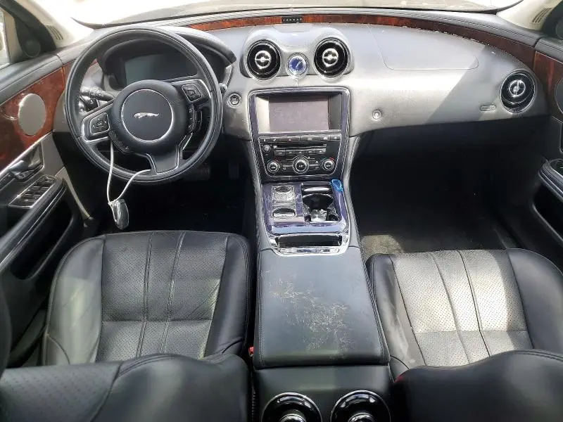 2011 JAGUAR XJ   