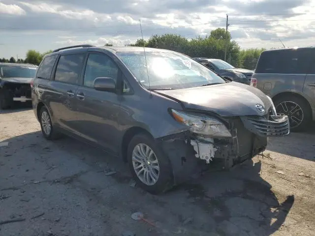 2013 TOYOTA SIENNA XLE