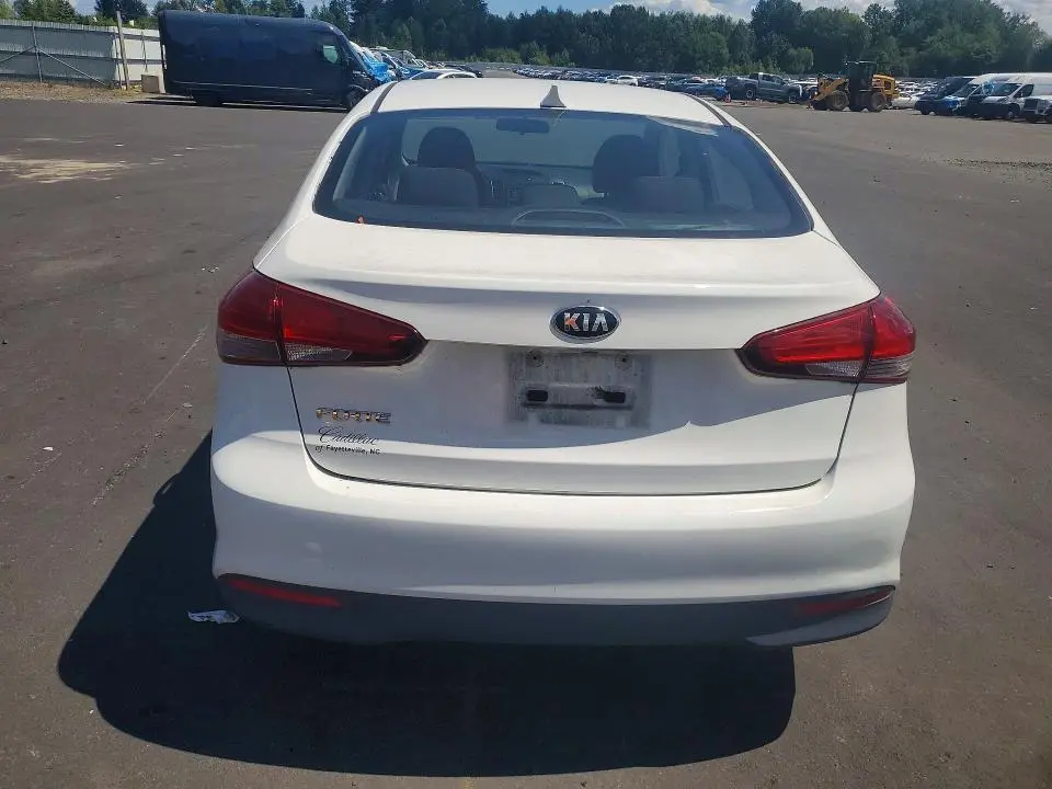 2018 KIA FORTE LX  