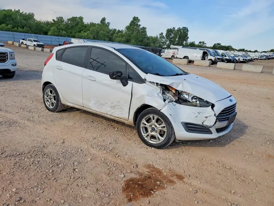 2016 FORD FIESTA SE  