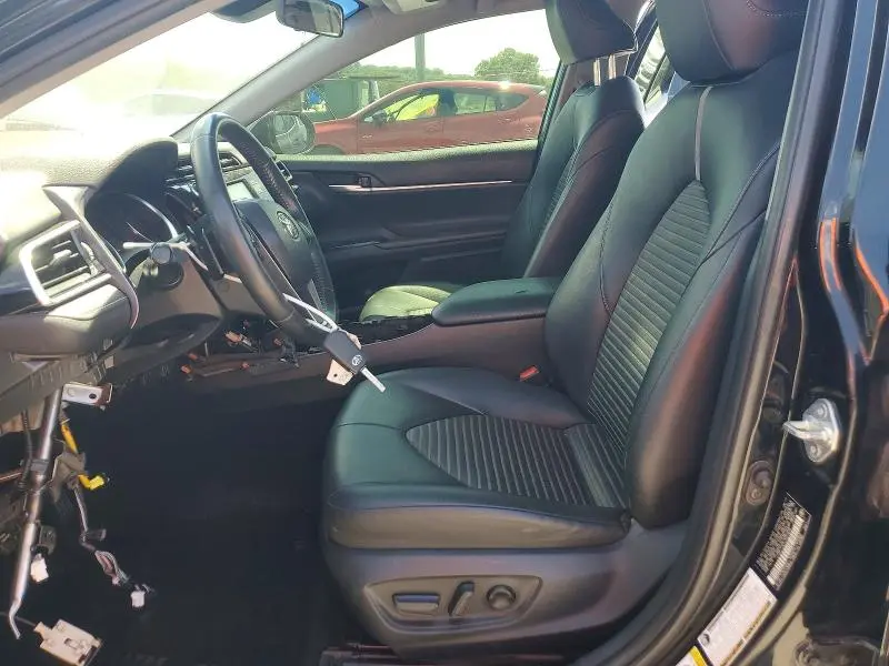 2018 TOYOTA CAMRY SE  