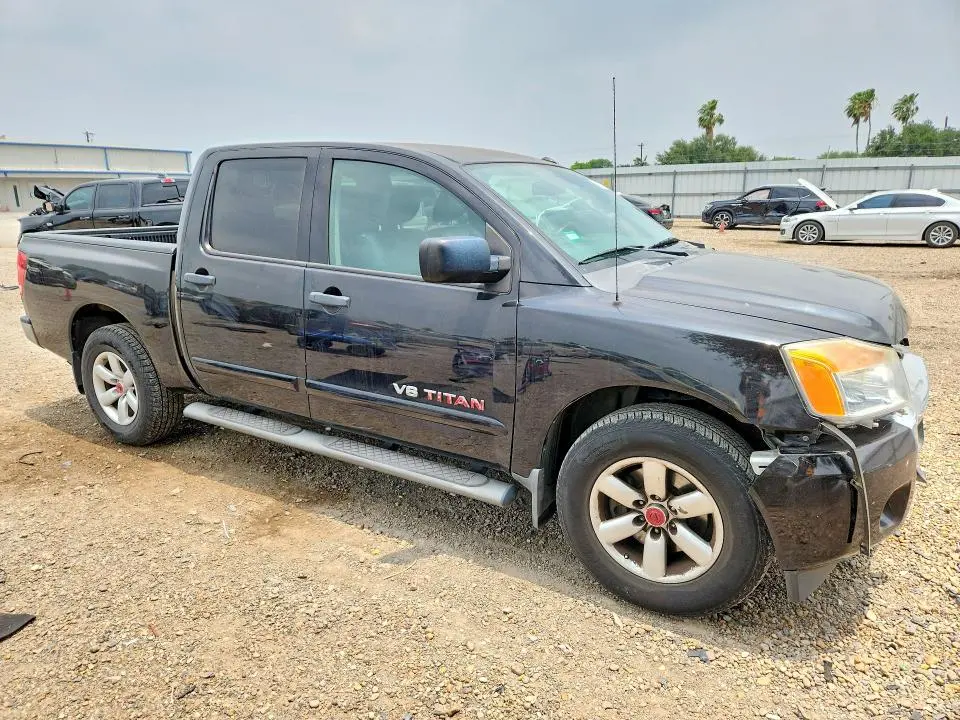 2014 NISSAN TITAN SV  