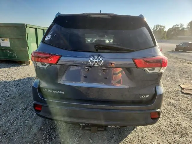 2017 TOYOTA HIGHLANDER SE  
