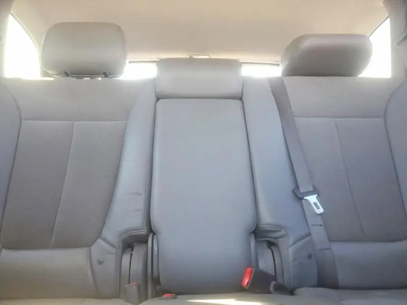 2011 HYUNDAI SANTA FE SE  