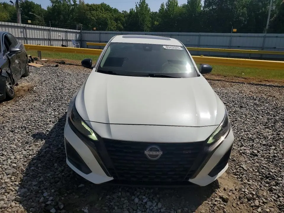 2023 NISSAN ALTIMA SR  