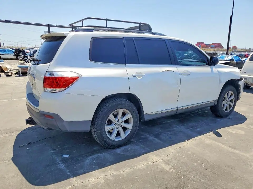 2012 TOYOTA HIGHLANDER SE  