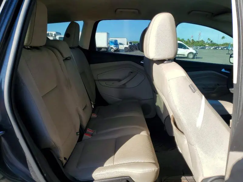 2017 FORD ESCAPE SE  