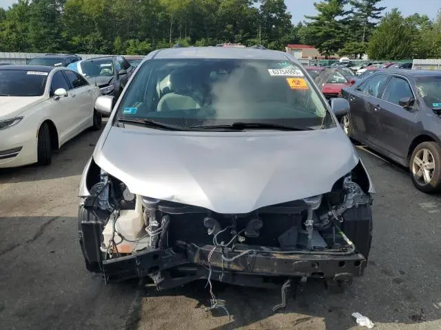 2018 TOYOTA SIENNA LE  