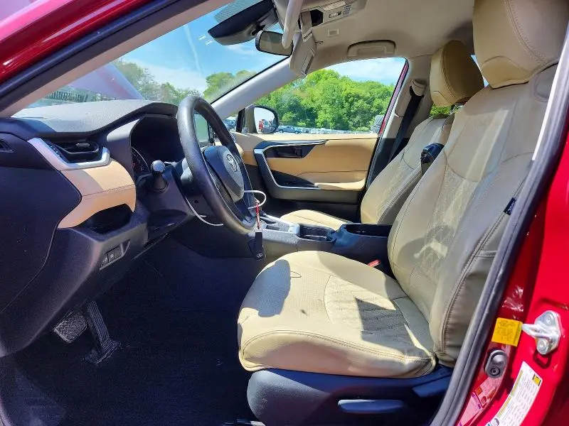 2020 TOYOTA RAV4 LE  