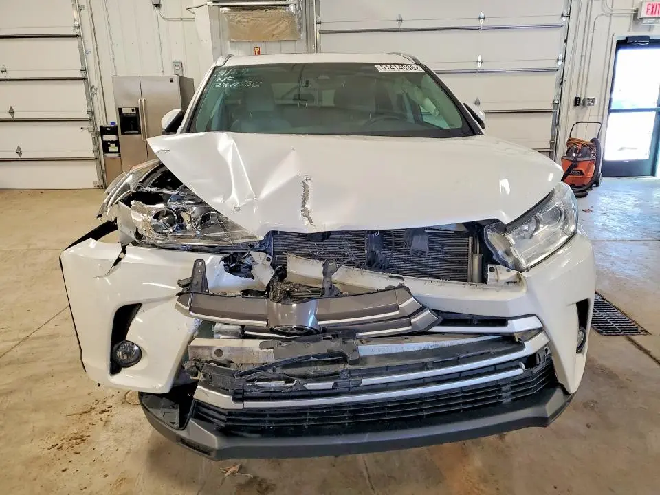 2018 TOYOTA HIGHLANDER XLE  