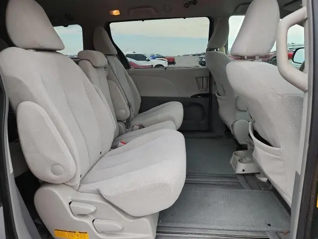2011 TOYOTA SIENNA LE  