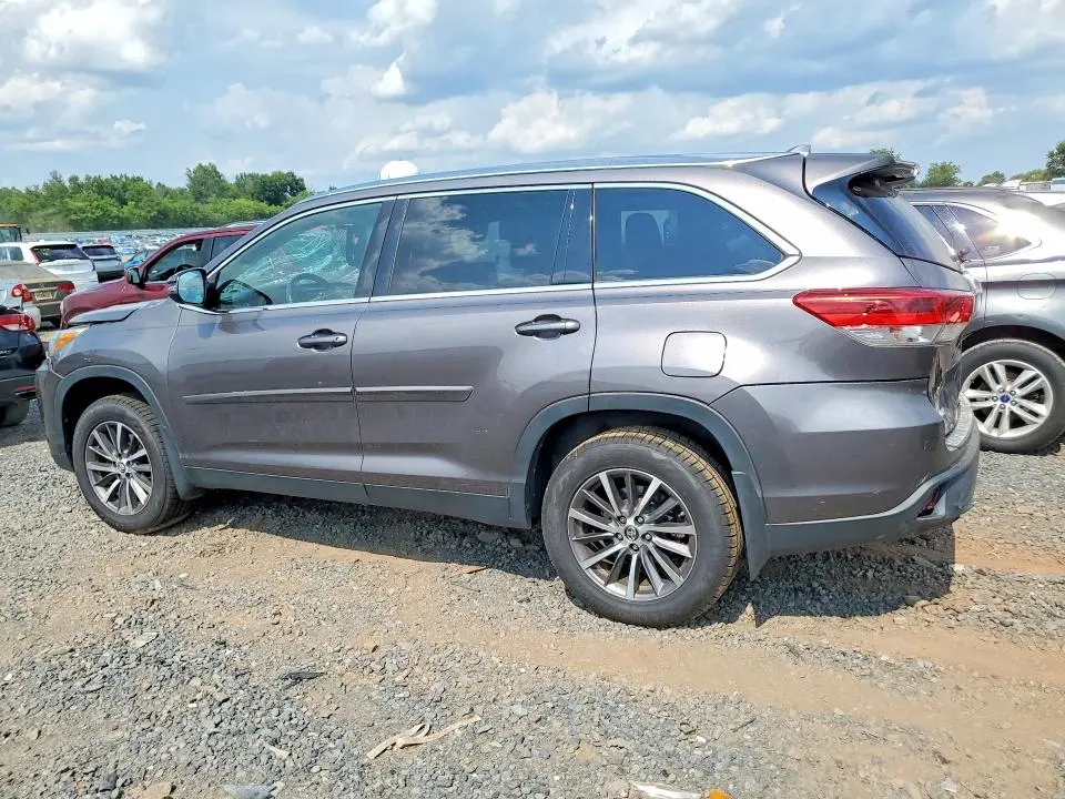 2019 TOYOTA HIGHLANDER XLE  