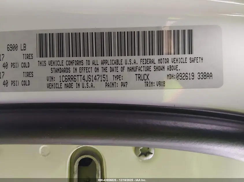 2018 RAM 1500 SLT  4X2 6'4 BOX