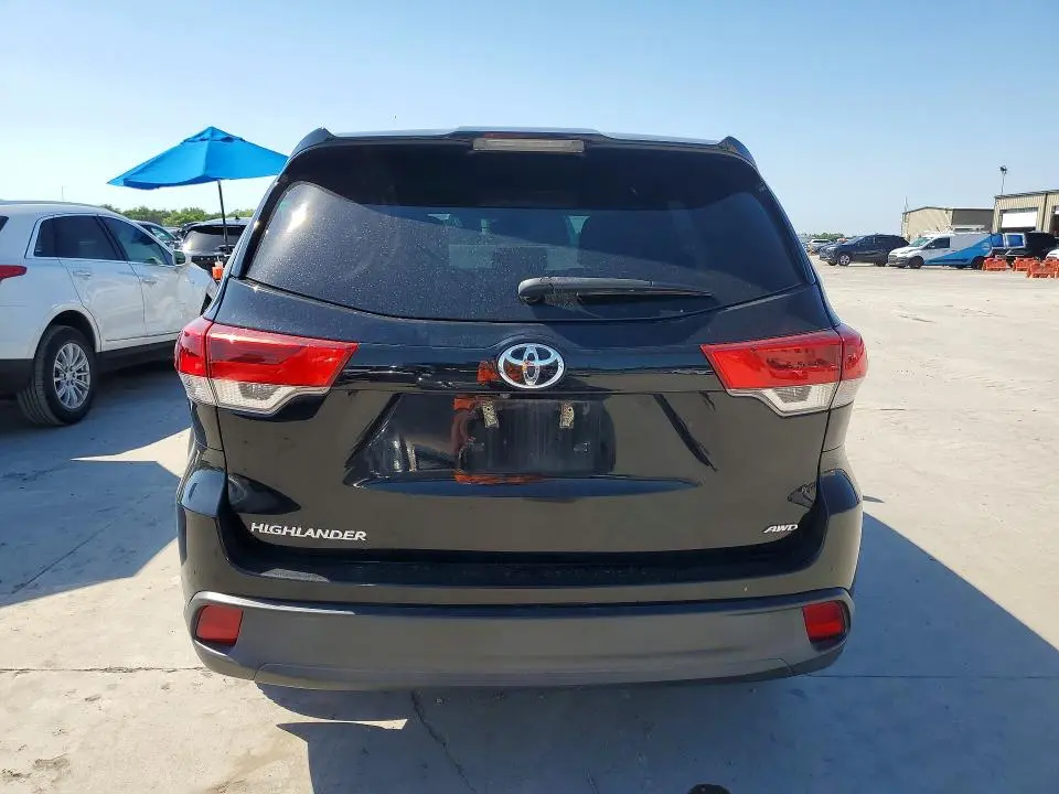 2019 TOYOTA HIGHLANDER LE  