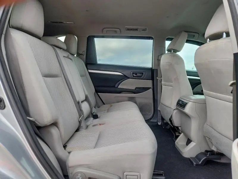 2018 TOYOTA HIGHLANDER LE  