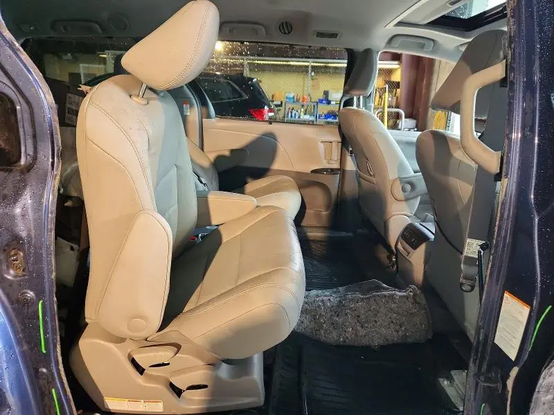 2018 TOYOTA SIENNA XLE 8-PASSENGER  