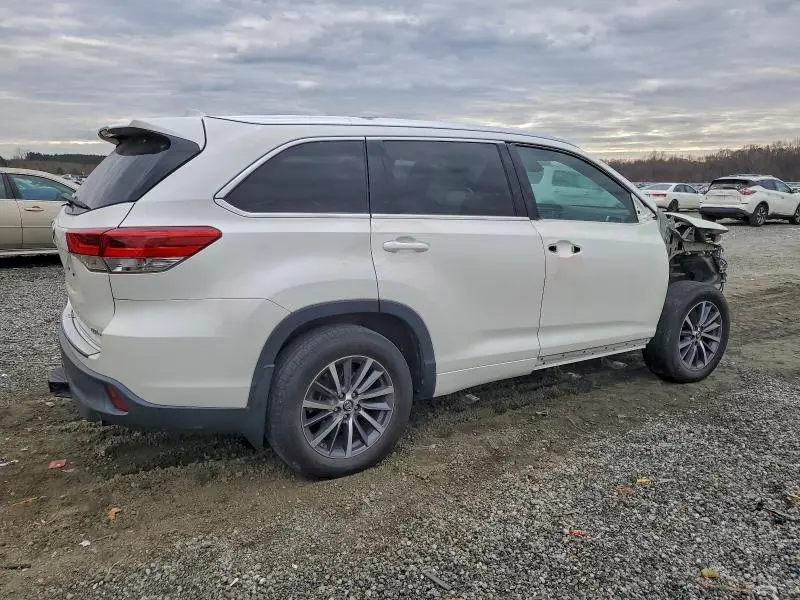 2017 TOYOTA HIGHLANDER SE  