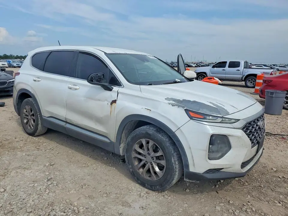 2020 HYUNDAI SANTA FE SE  