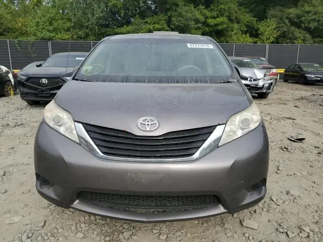 2011 TOYOTA SIENNA LE