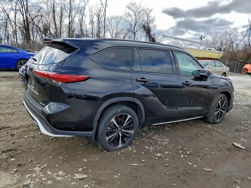 2022 TOYOTA HIGHLANDER XSE  
