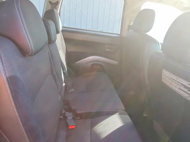 2010 MITSUBISHI OUTLANDER SE  