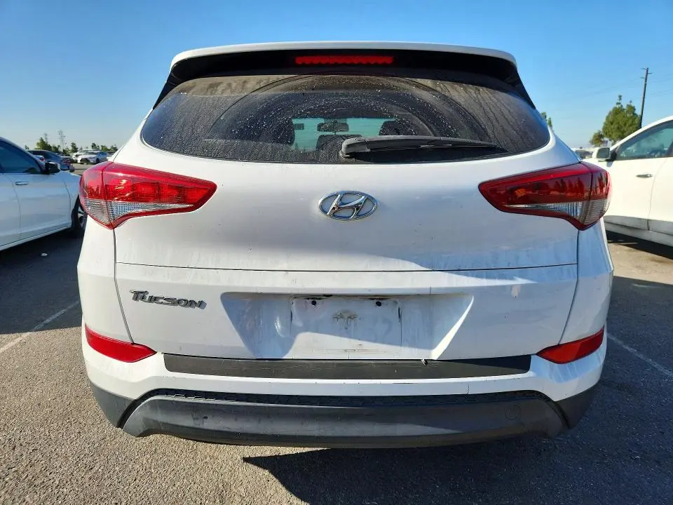 2016 HYUNDAI TUCSON SE  