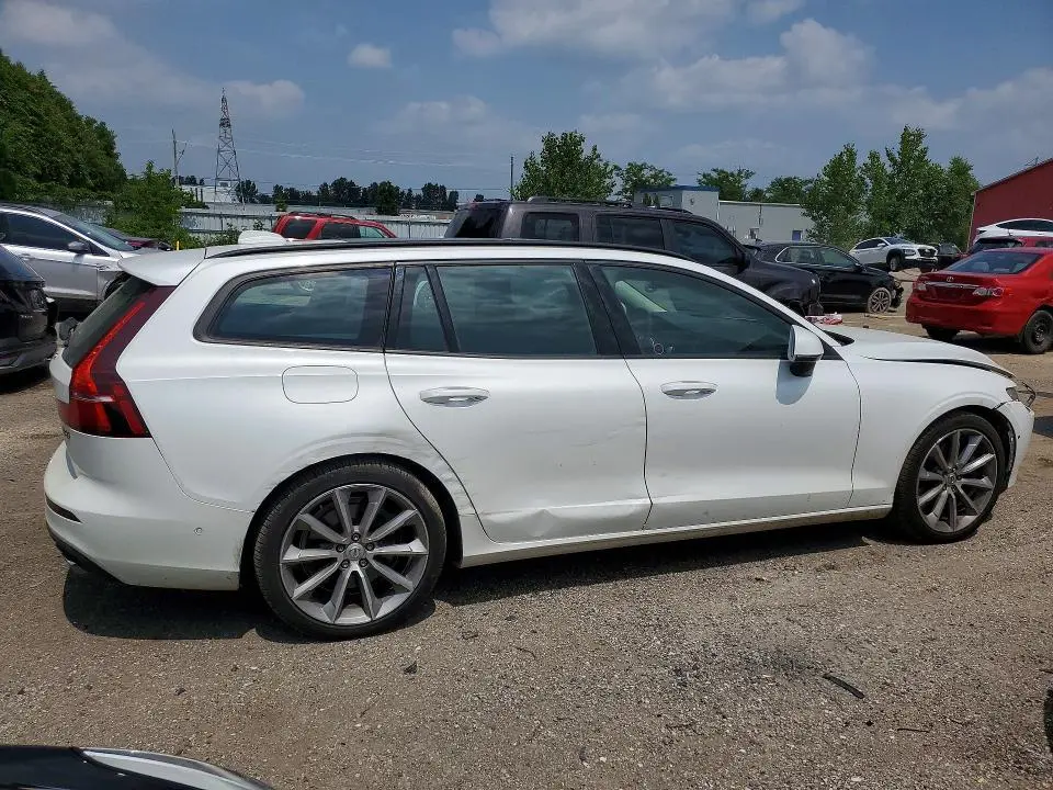 2019 VOLVO V60 T6 MOMENTUM  