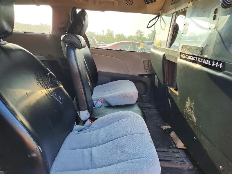 2017 TOYOTA SIENNA LE MOBILITY  