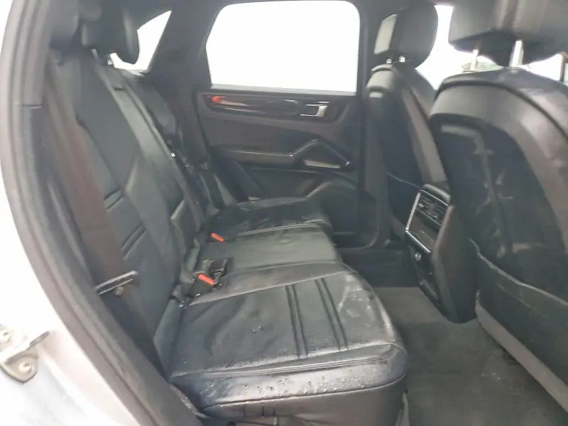 2019 PORSCHE CAYENNE   