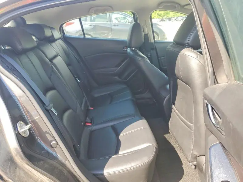 2018 MAZDA 3 TOURING  