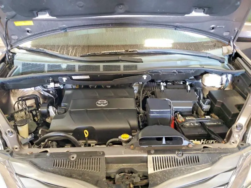 2014 TOYOTA SIENNA XLE 8-PASSENGER  