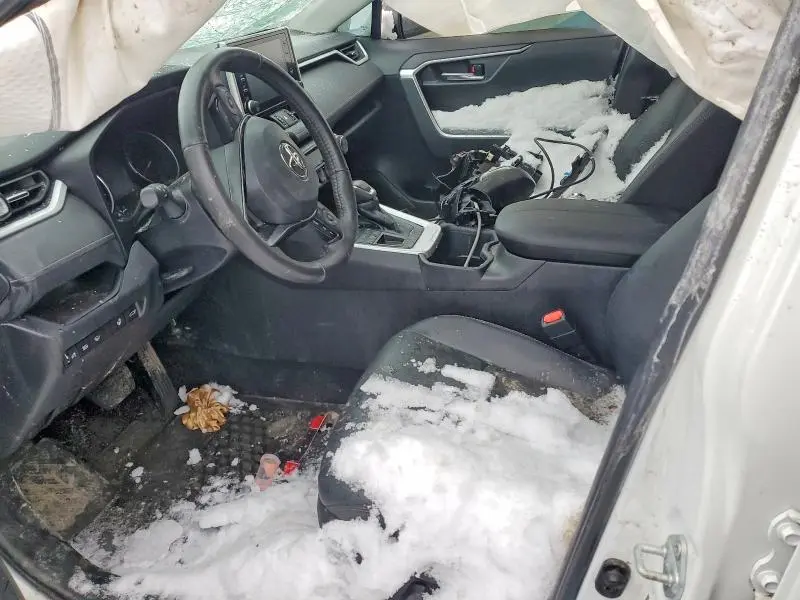 2022 TOYOTA RAV4 XLE  