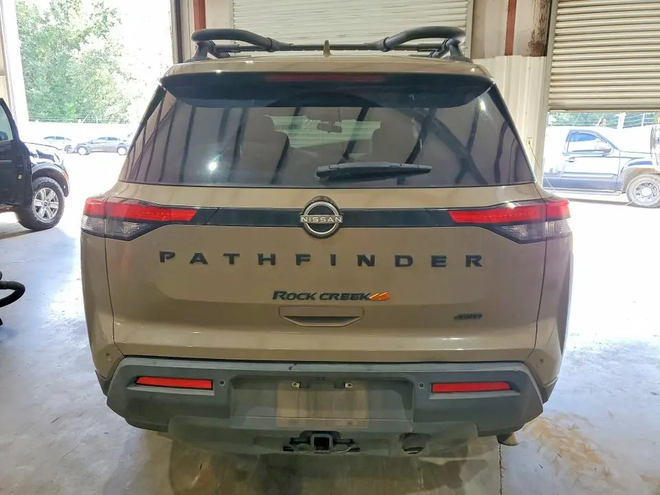 2023 NISSAN PATHFINDER SV  